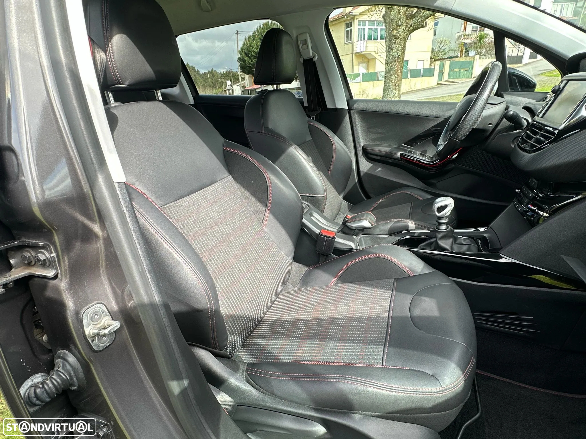 Peugeot 2008 1.6 BlueHDi GT Line - 22