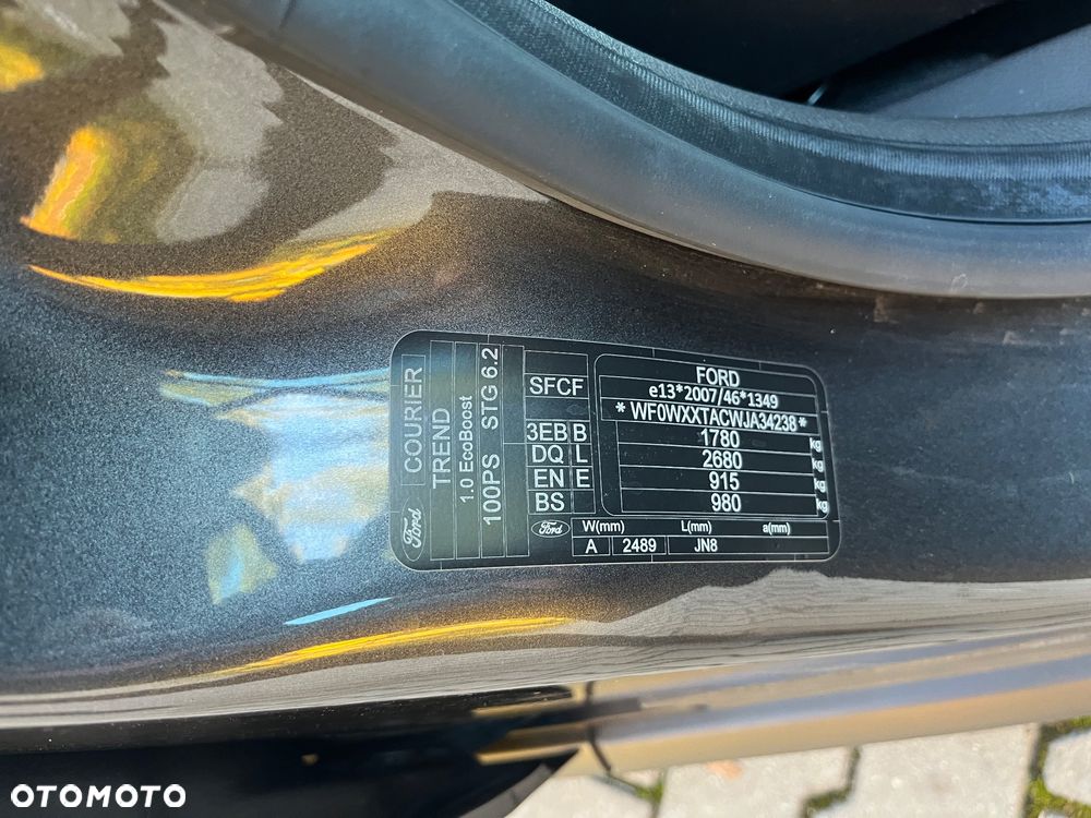 Ford Transit Courier - 13