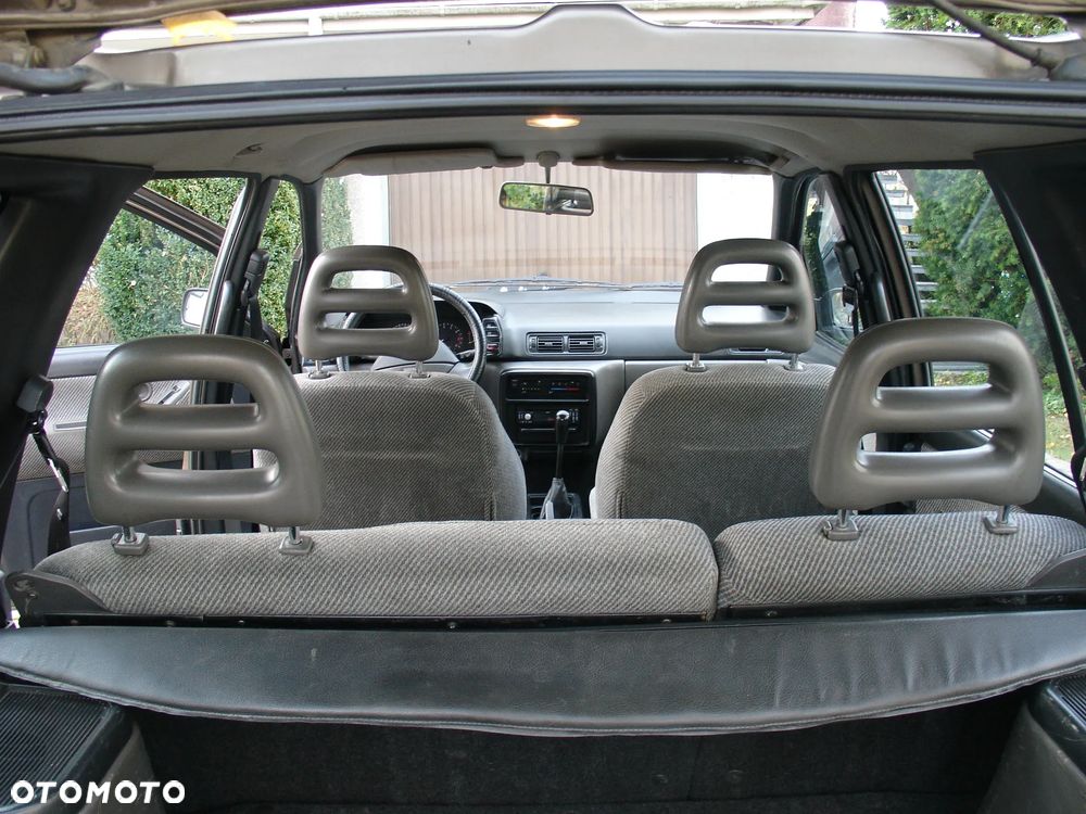Nissan Prairie 2.0 SLX 5os - 24