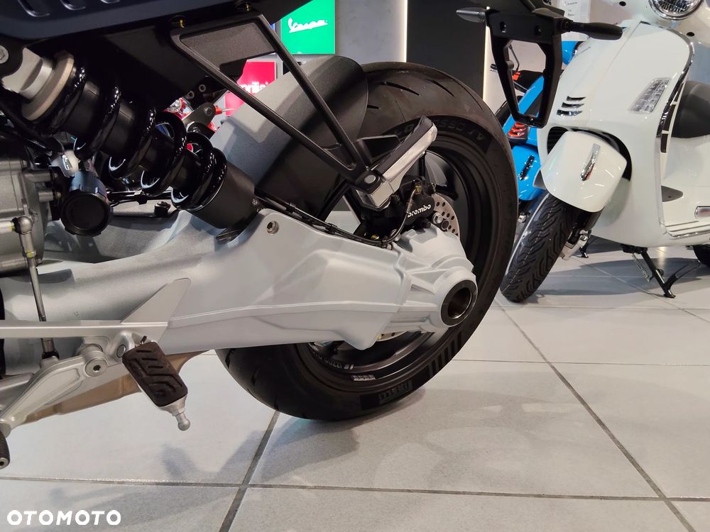 Moto Guzzi V100 Mandello - 11