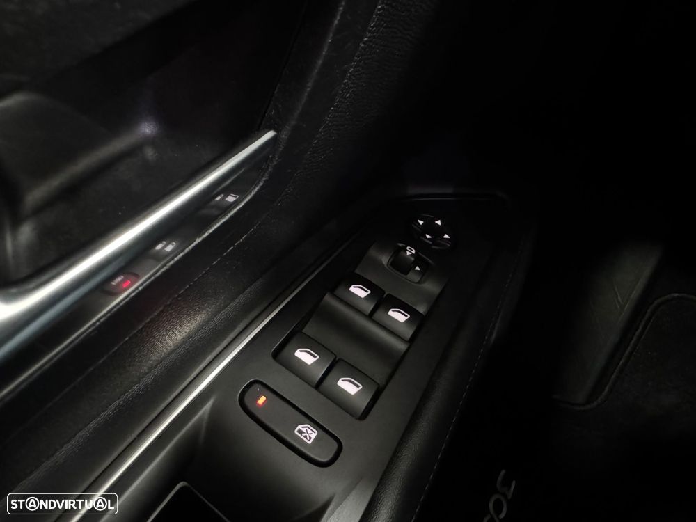 Peugeot 3008 1.2 PureTech Allure EAT8 - 38