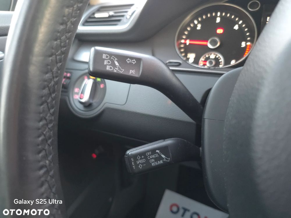 Volkswagen Passat - 34