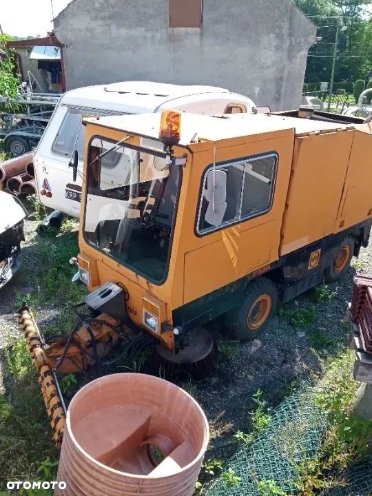 Zamiatarka MFH 2100 samobieżna 1985 rok z Austrii - 1