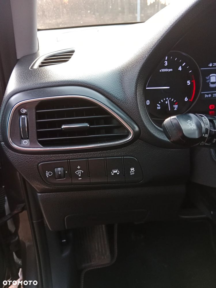 Hyundai i30 1.6 CRDi Classic + - 32