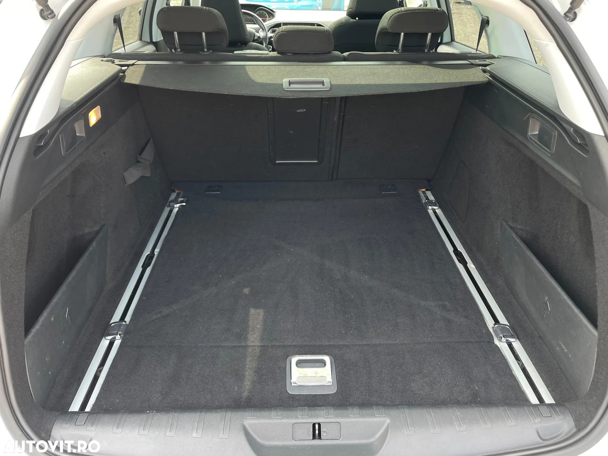Peugeot 308 SW 1.2 L PureTech Turbo Allure Aut. - 23