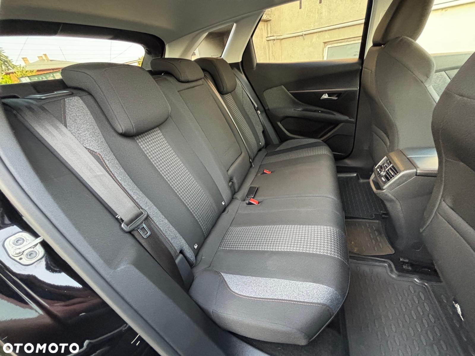 Peugeot 3008 1.2 PureTech Active S&S EAT6 - 24