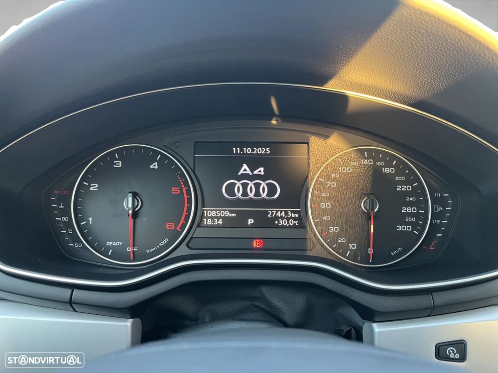 Audi A4 30 TDI S tronic design - 11