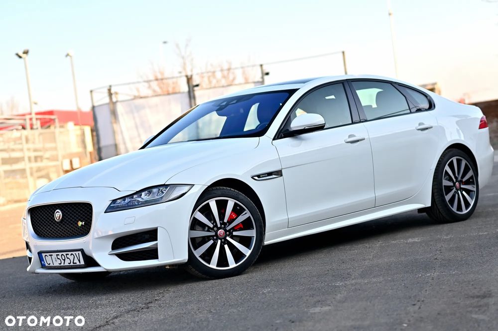 Jaguar XF 35t AWD R-Sport - 4