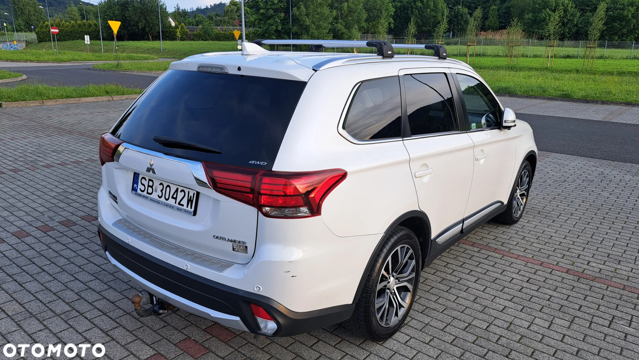 Mitsubishi Outlander 2.0 Instyle Navi 4WD CVT - 21