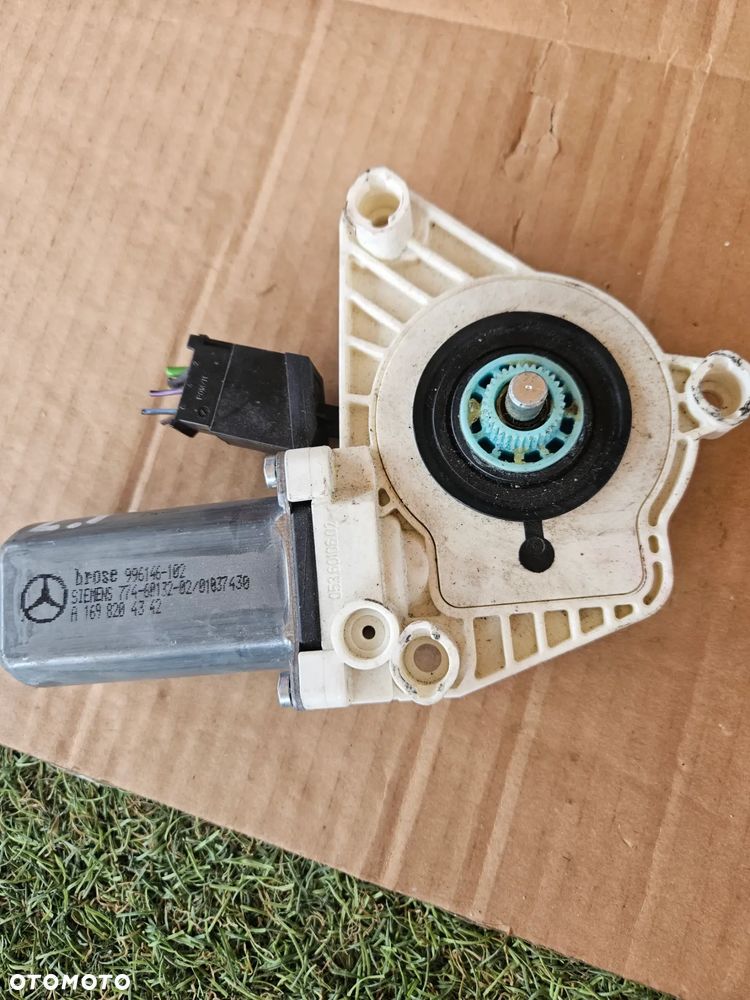 Lewy przedni podnośnik szyby Mercedes W169