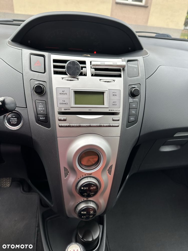 Toyota Yaris - 7