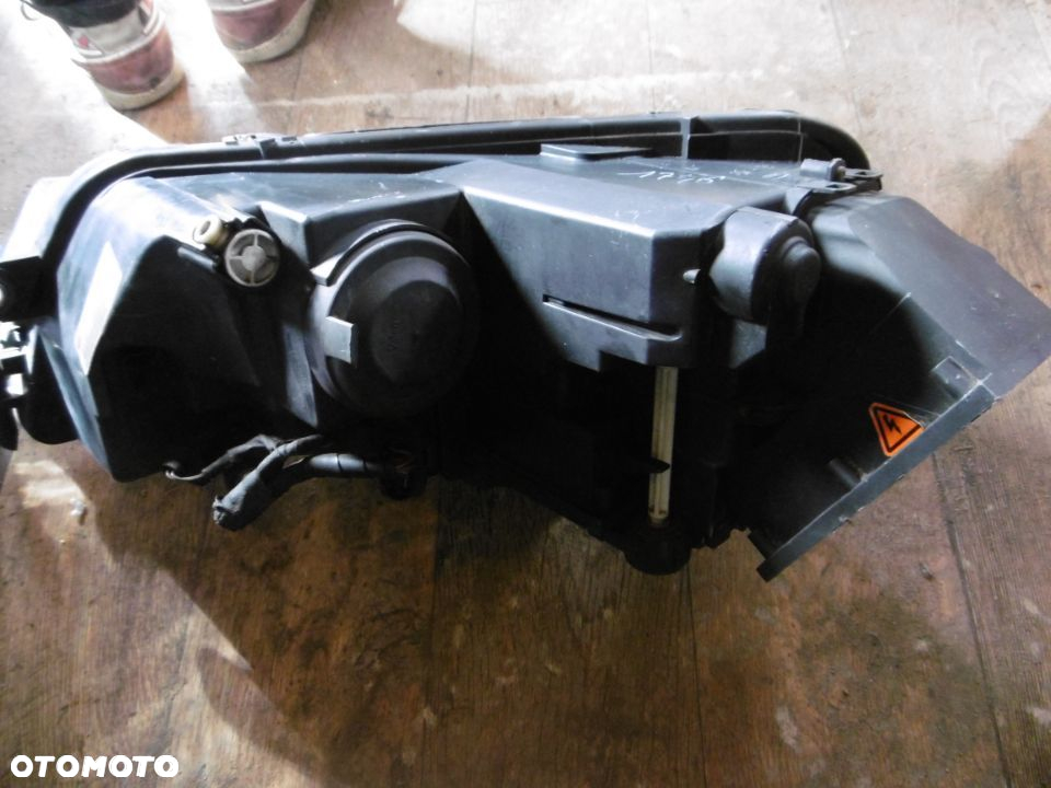 VW PHAETON LAMPA PRAWY PRZÓD EU 3D1941018J - 2