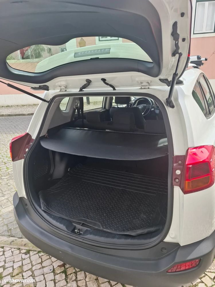 Toyota RAV4 2.2 D-4D 4x4 Auto Comfort - 8