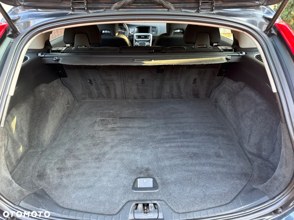 Volvo V60 D4 Drive-E Momentum - 27