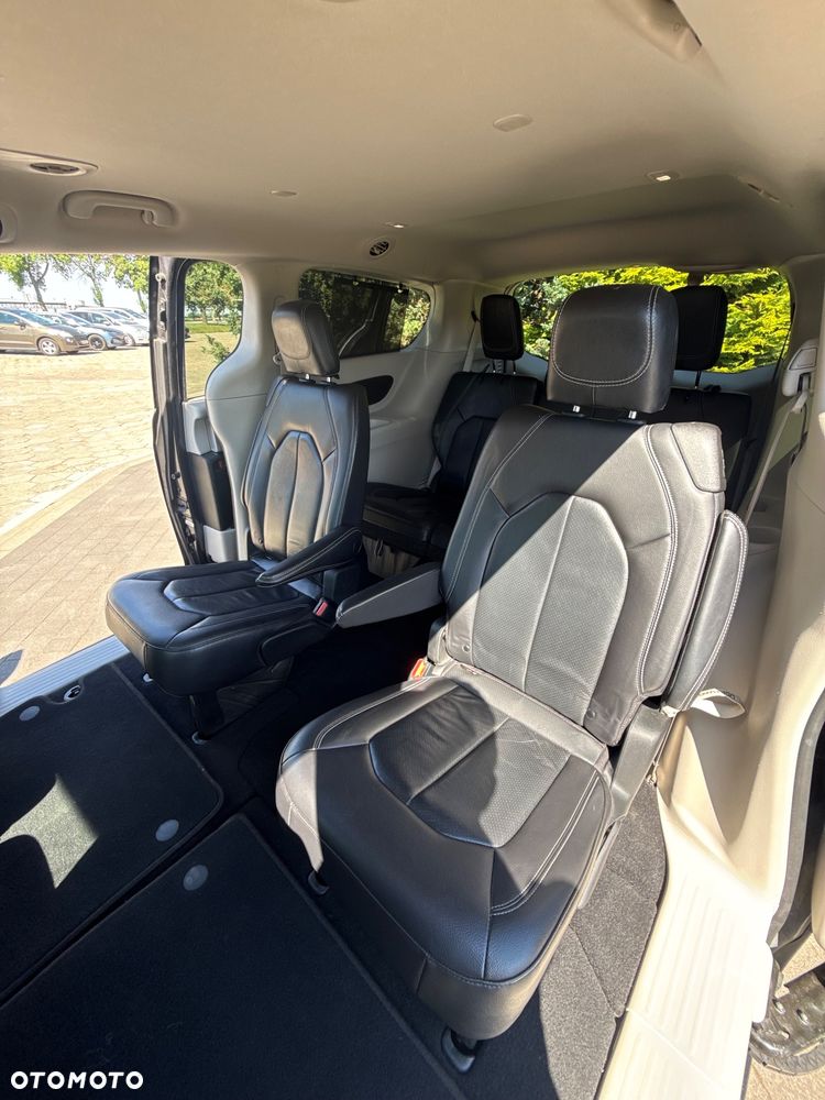 Chrysler Pacifica - 27