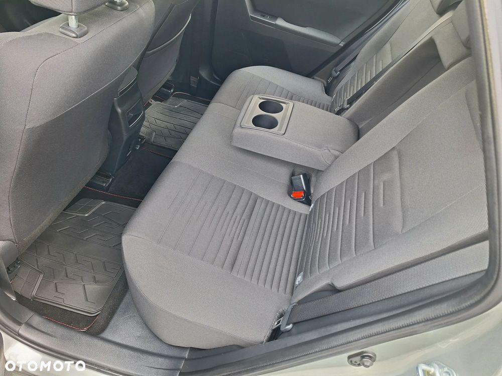 Toyota Auris 1.6 Premium Comfort - 28