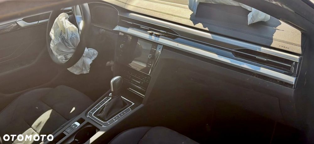 Volkswagen Arteon 2.0 TDI SCR DSG R-Line - 11