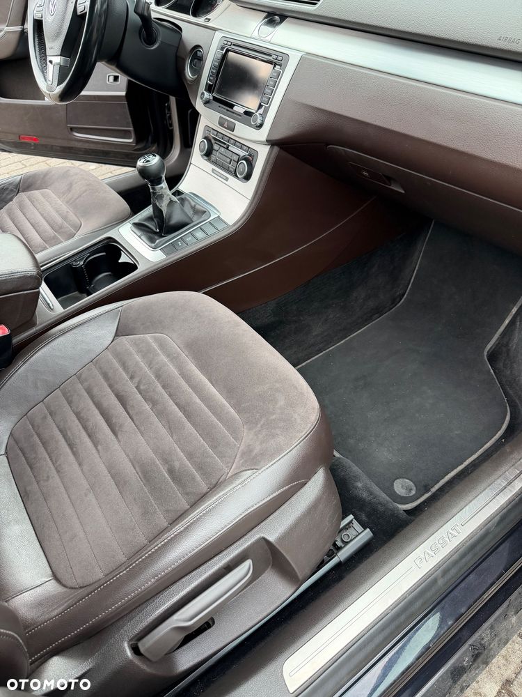 Volkswagen Passat 2.0 TDI Highline - 27