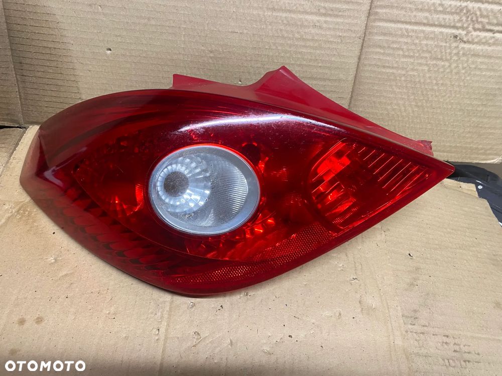 OBUDOWA LAMPA TYLNA LEWA OPEL CORSA D 13186350 - 1