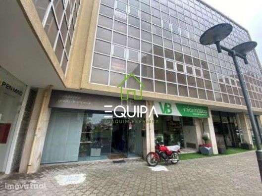 Loja licenciada para comércio e serviços, no centro da cidade de San - Grande imagem: 2/10