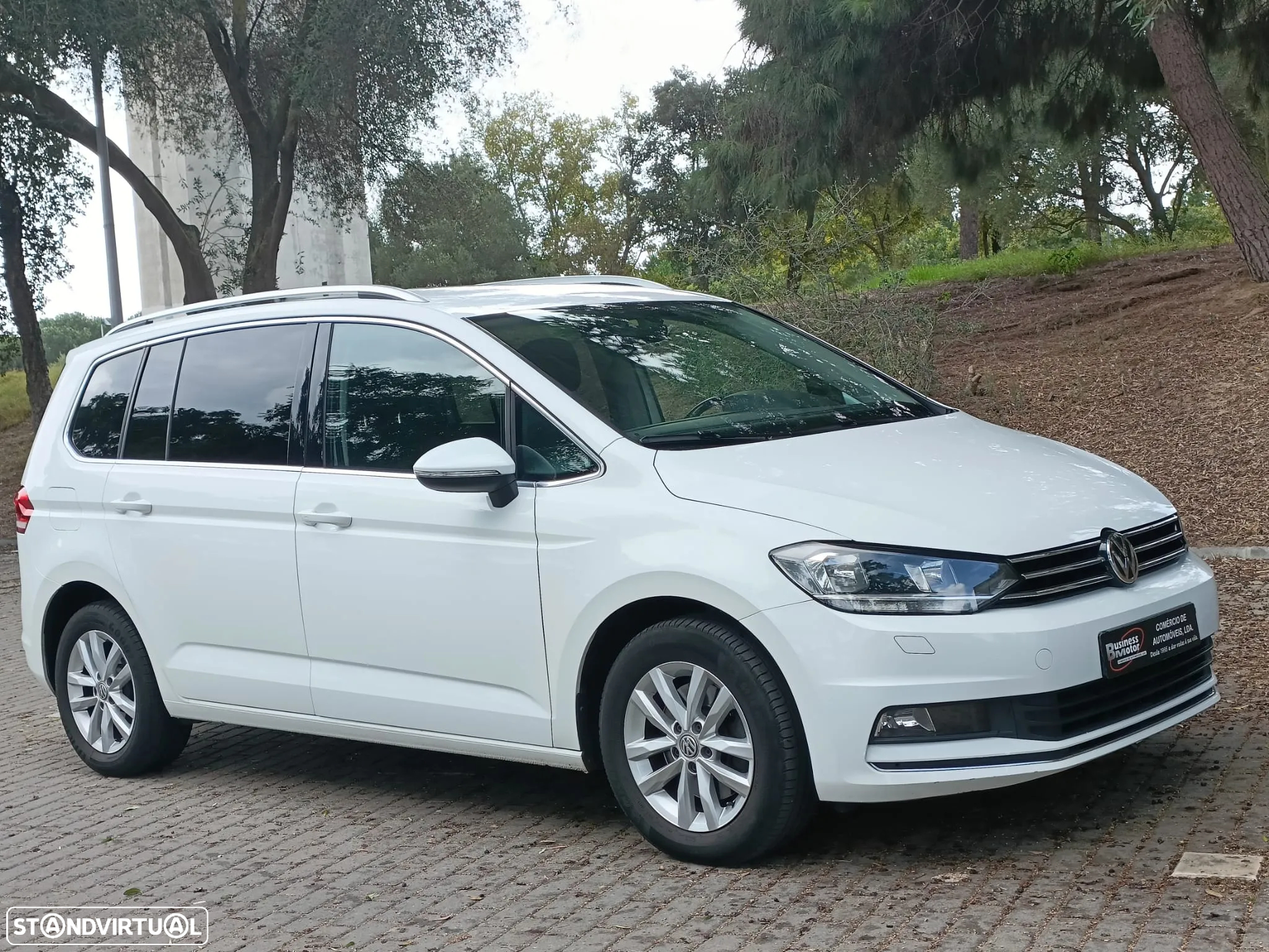 VW Touran 1.6 TDI Highline DSG - 6