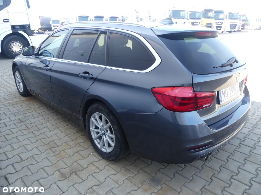 BMW Seria 3 318d Touring - 11