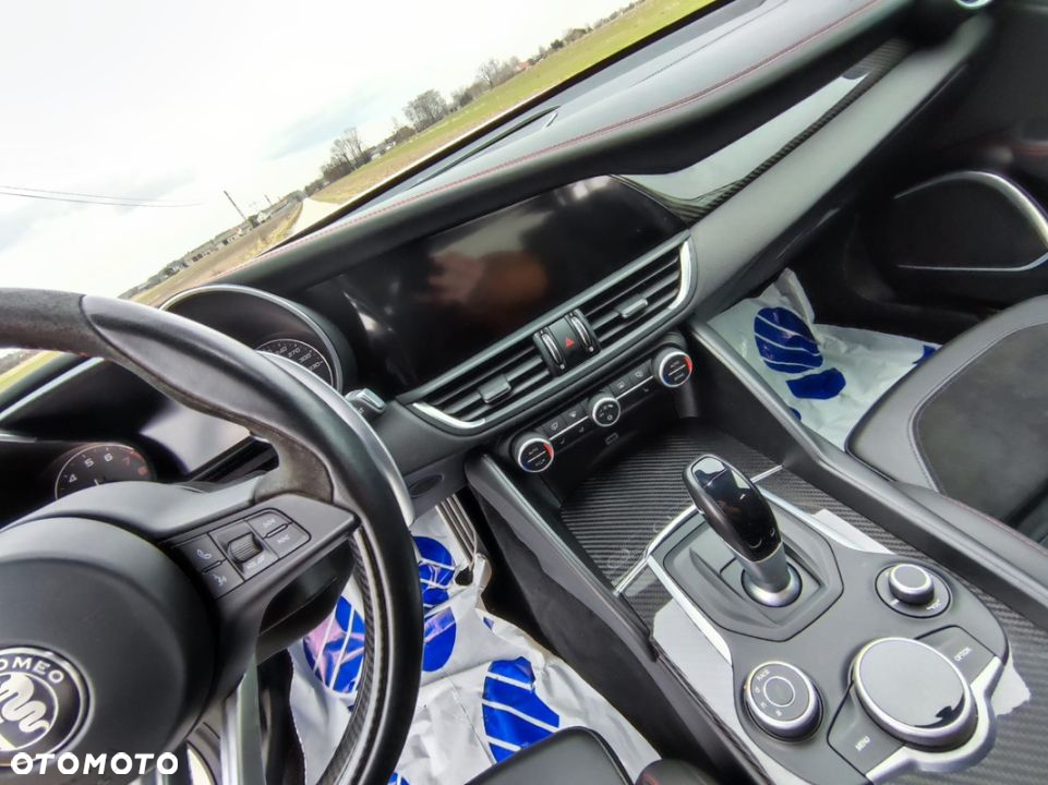 Alfa Romeo Giulia 2.9 V6 Bi-Turbo AT8 Quadrifoglio - 7