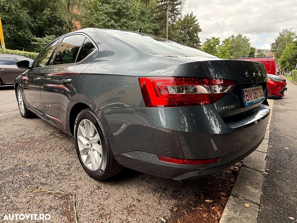 Skoda Superb 2.0 TDI DSG Ambition - 5