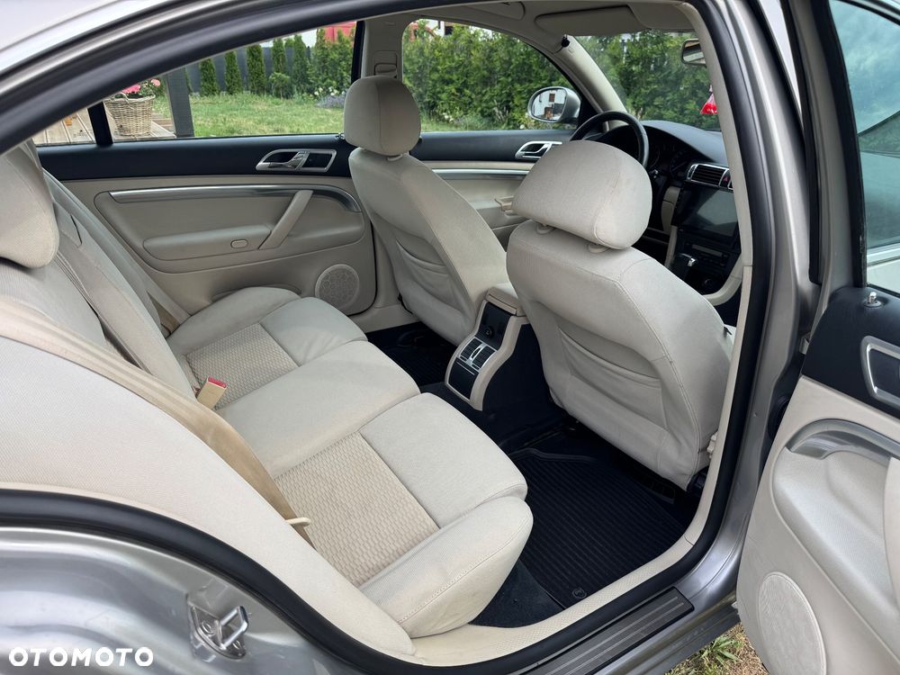Skoda Superb 2.8 V6 Elegance Tiptr - 8