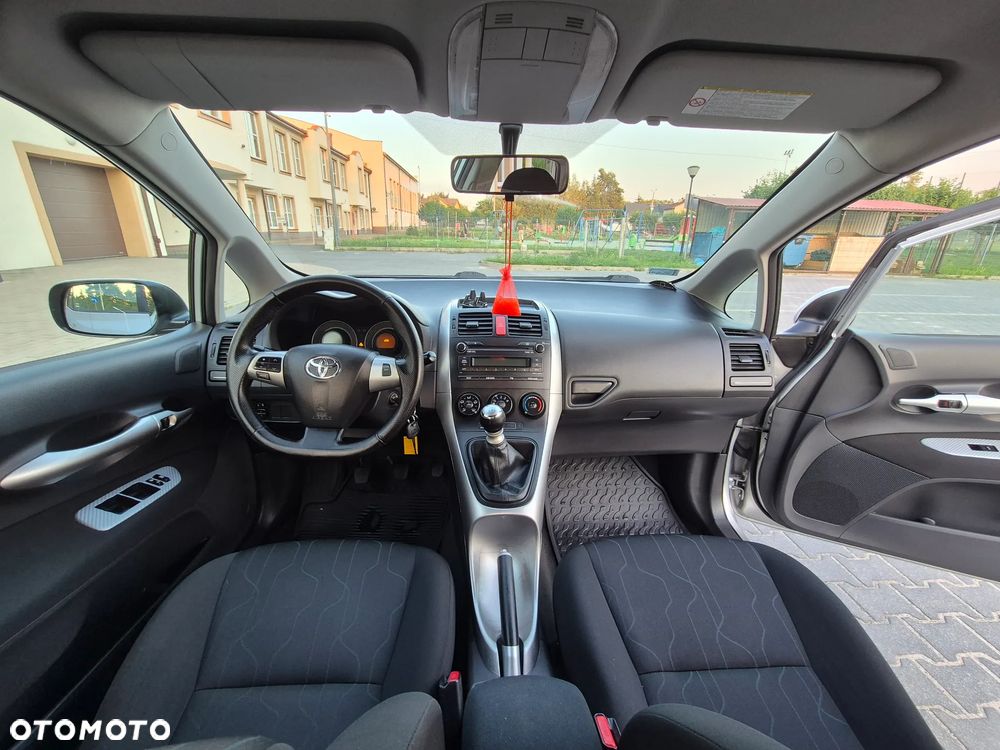 Toyota Auris 1.6 Luna - 11