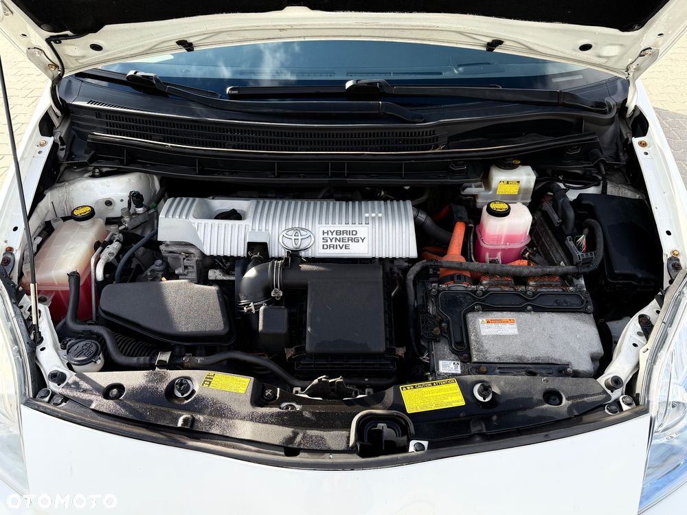 Toyota Prius 1.8 HSD Prestige - 29
