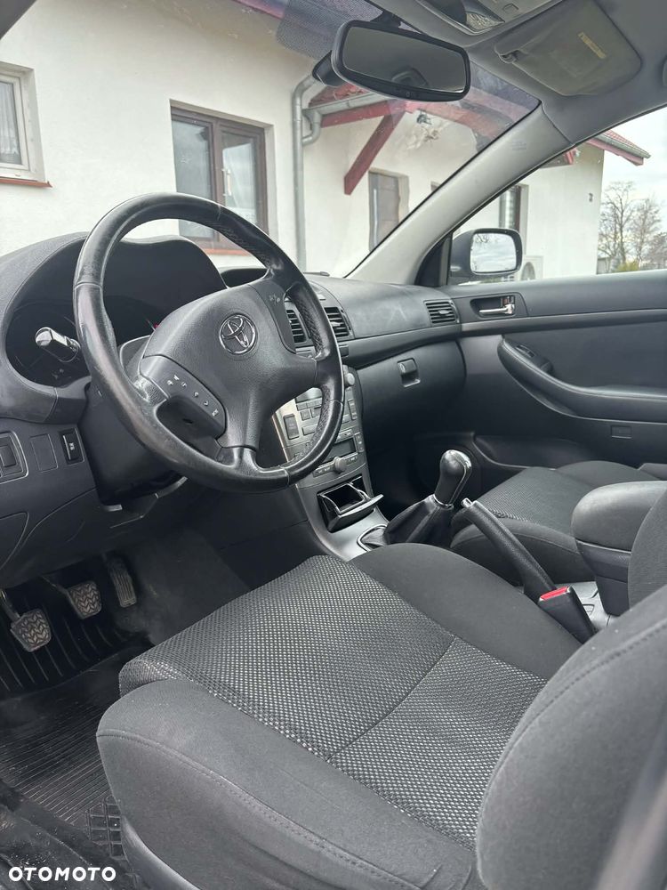 Toyota Avensis 2.0 VVT-i High - 8