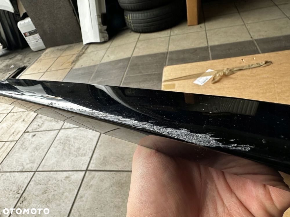 MERCEDES 205 C-KLASA AMG ŚRODKOWA LISTWA ZDERZAKA A2058851574 - 5