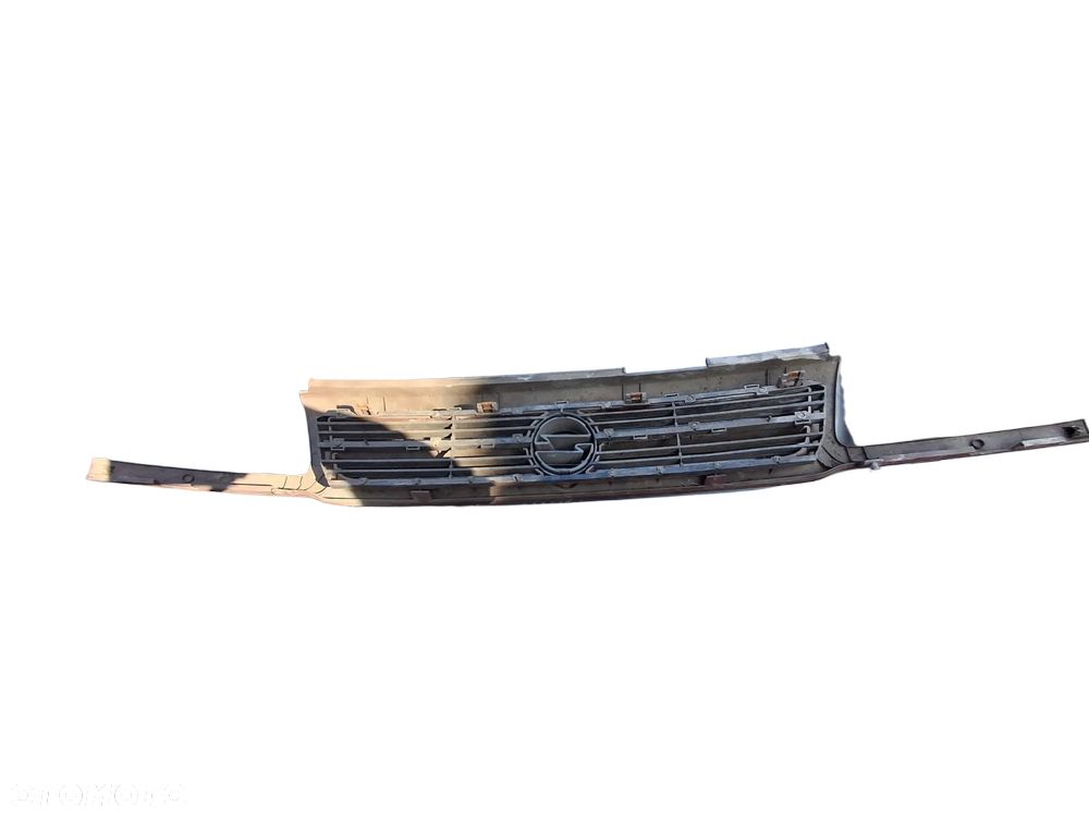 GRILL  OPEL ASTRA F - 2