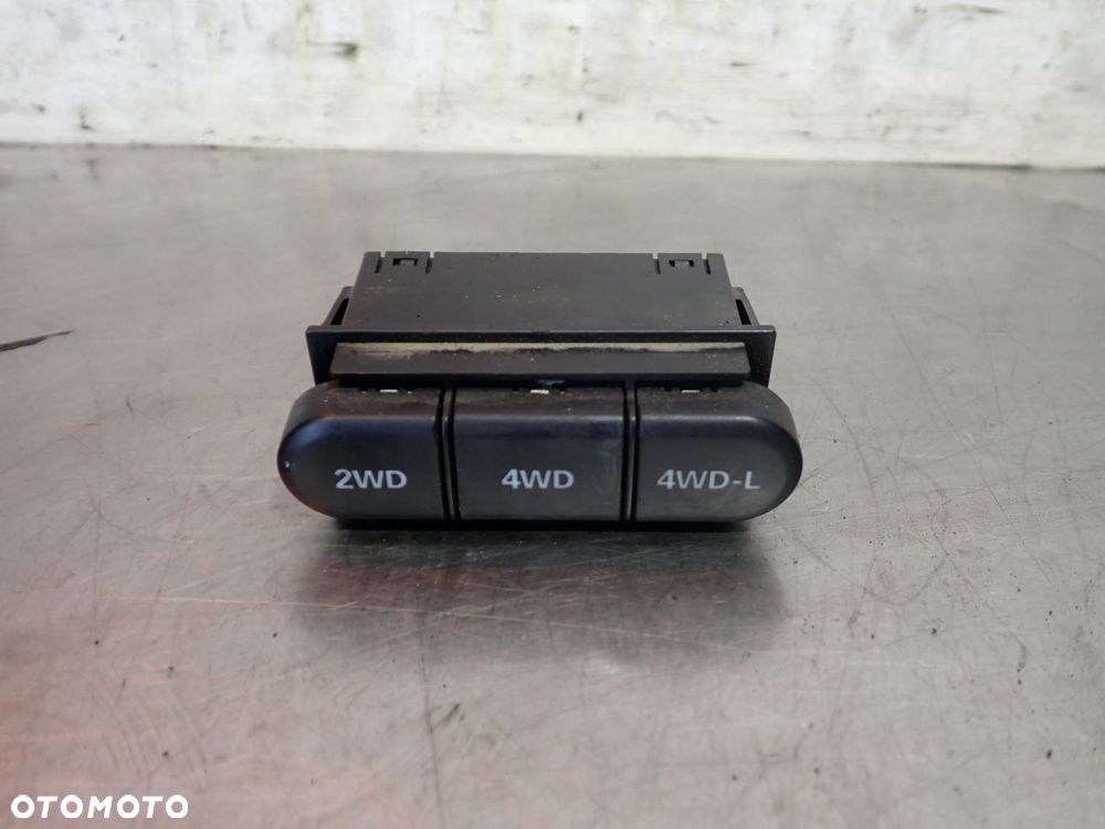 PRZEŁĄCZNIK NAPĘDÓW SUZUKI JIMNY III - 1