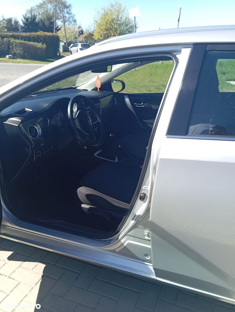 Toyota Auris 1.6 Prestige - 10