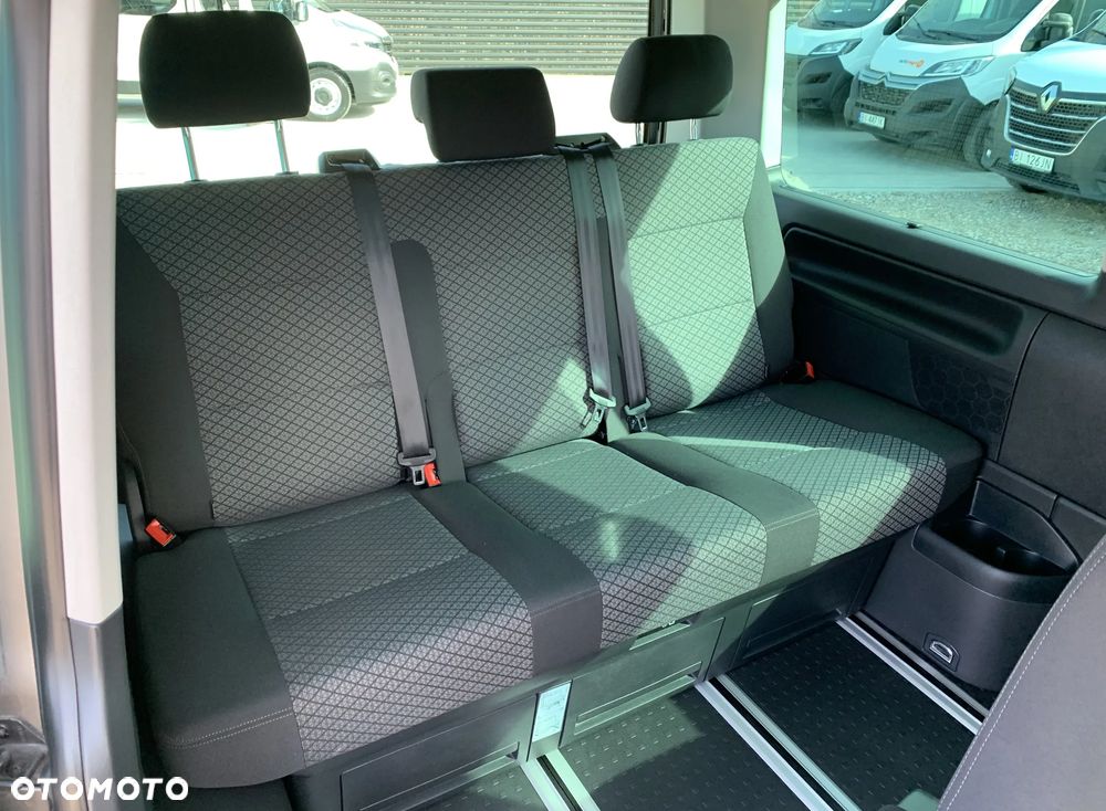 Volkswagen TRANSPORTER T6.1, DSG 4Motion, T6 4x4 plus reduktor napędów, Model BULLY MULTIVAN DELUX ORYGINAL, Światła LED, Fotele obracane kapitańskie, Dynamiczne zawieszenie komfortowe, 3 strefowa klimatyzacja, Felgi specjalne, Pakiet akustyczny, Stolik CAMPER - 23