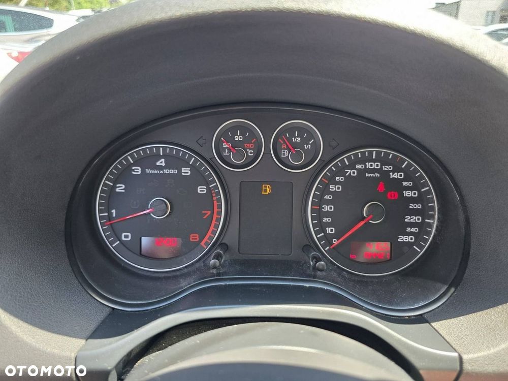 Audi A3 3-drzwiowe 1.6 Attraction - 9