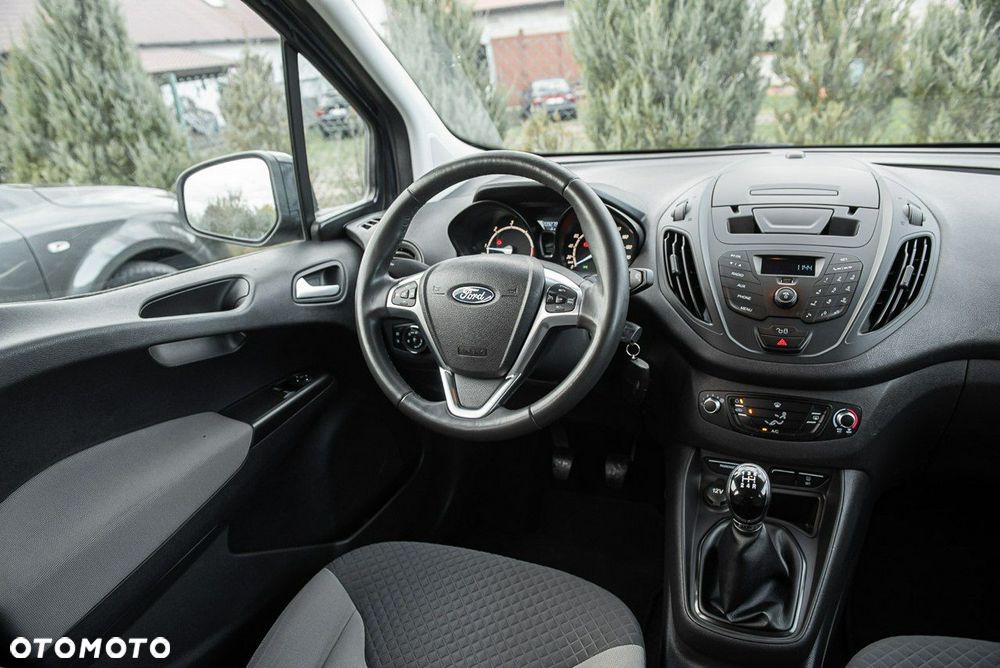 Ford Tourneo Courier - 22