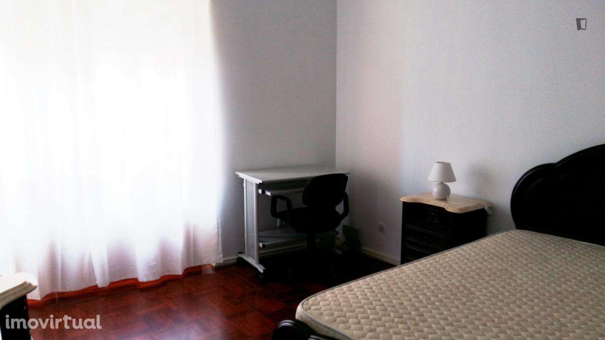 Quarto - localizado em Linda-a-Velha Lisbon - Grande imagem: 4/20