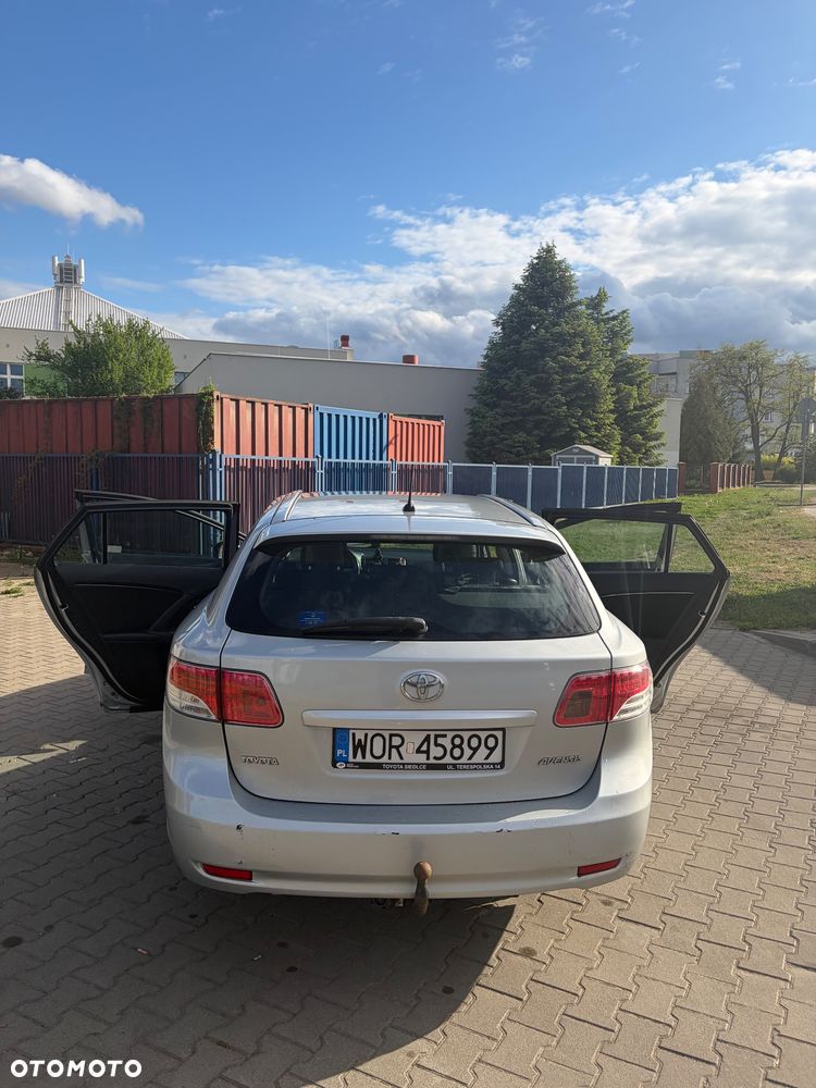 Toyota Avensis 2.0 D-4D Sol - 4