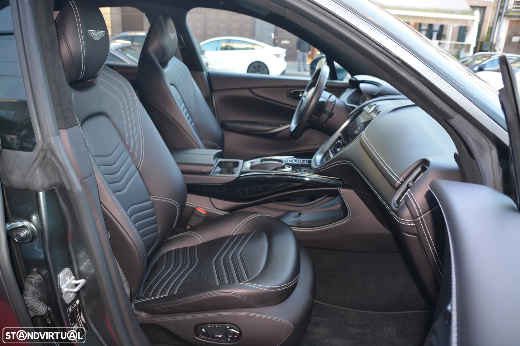 Aston Martin DBX Standard - 56