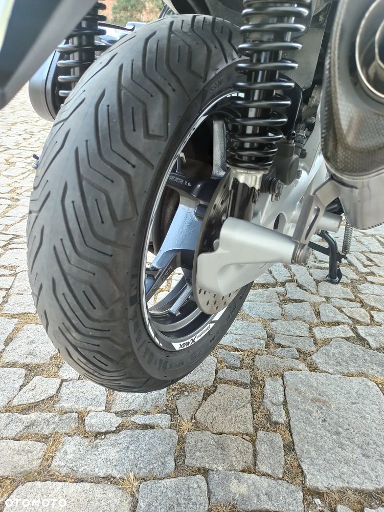 Yamaha X-max - 8