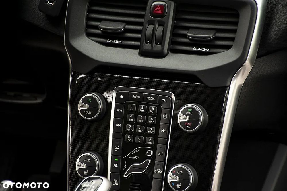 Volvo V40 D2 Drive-E Momentum - 28