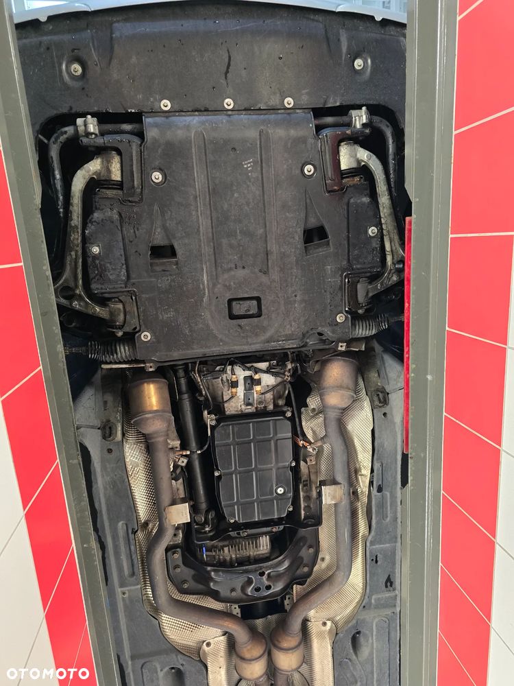 Mercedes-Benz Klasa E 500 4-Matic T Avantgarde - 31