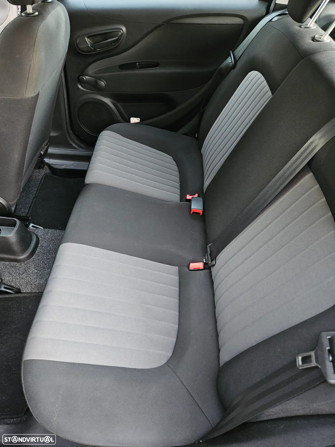 Fiat Punto 1.3 M-Jet Lounge S&S - 12
