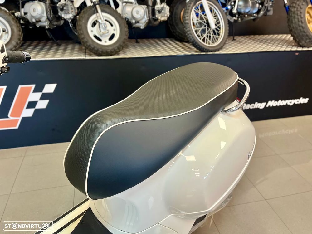 Piaggio Vespa GTS 125 - 9