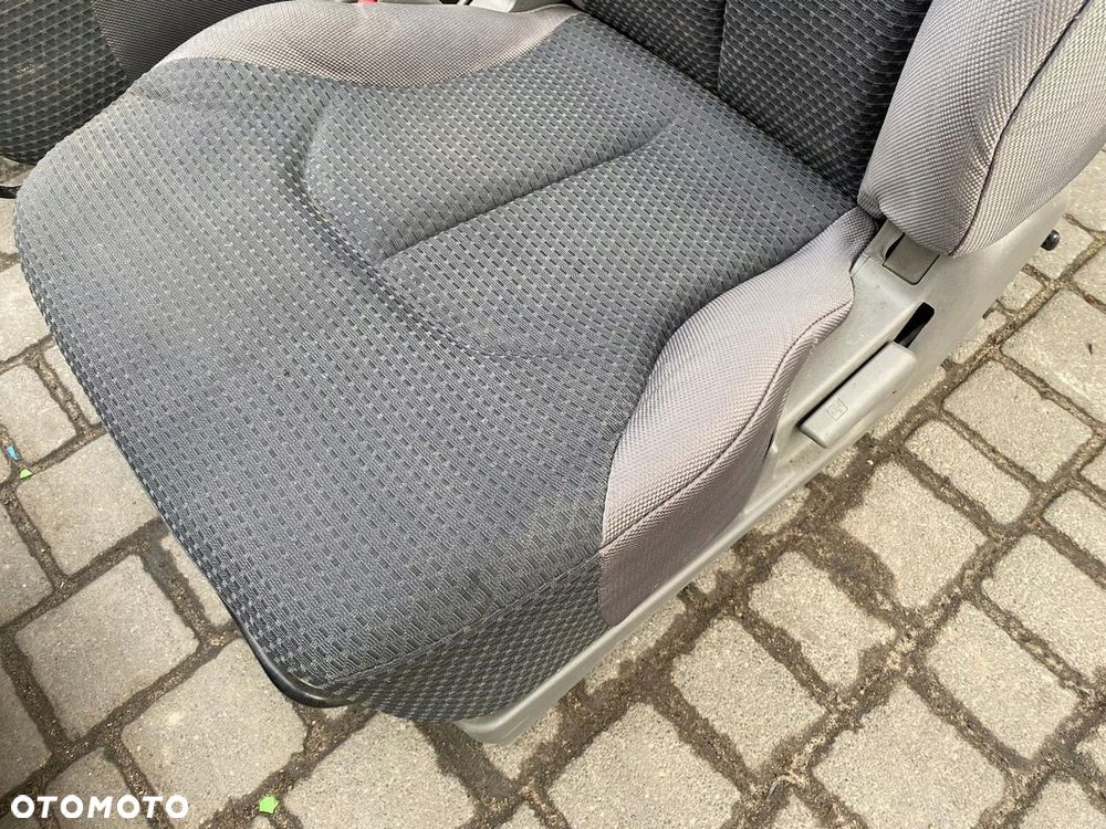 Mitsubishi Pajero 2004 3 drzwi Komplet Foteli - 3