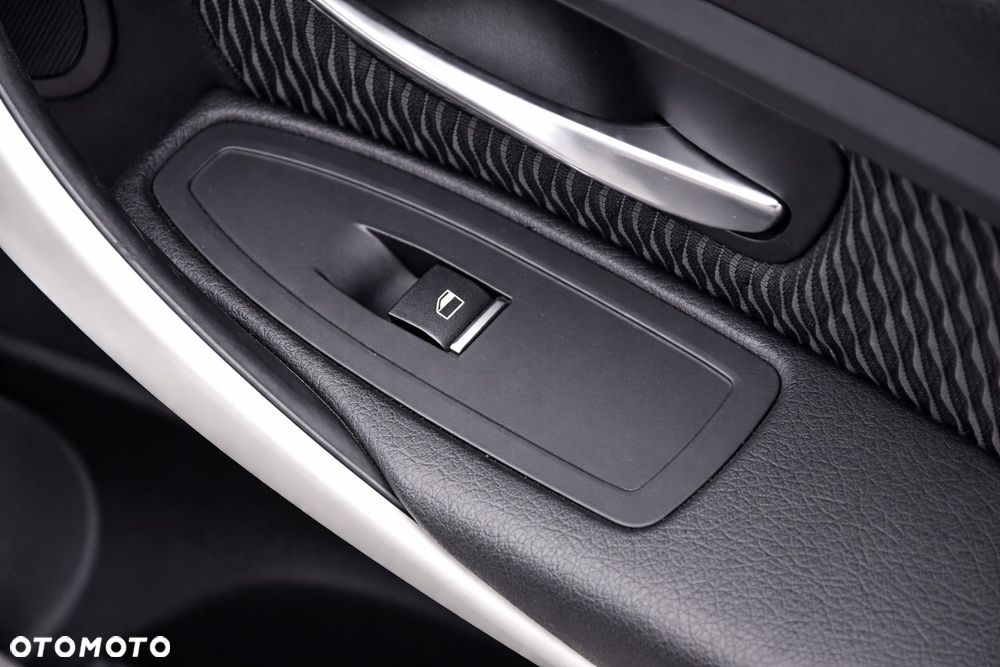 BMW Seria 3 316d - 27