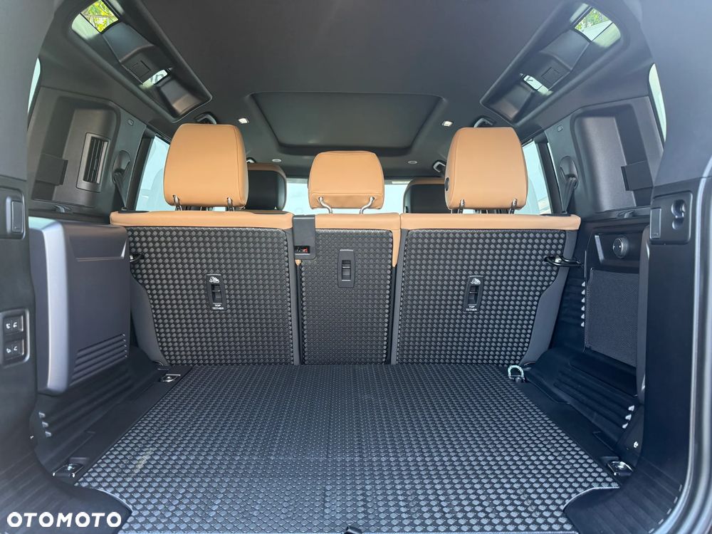 Land Rover Defender 110 D350 X-Dynamic HSE - 14